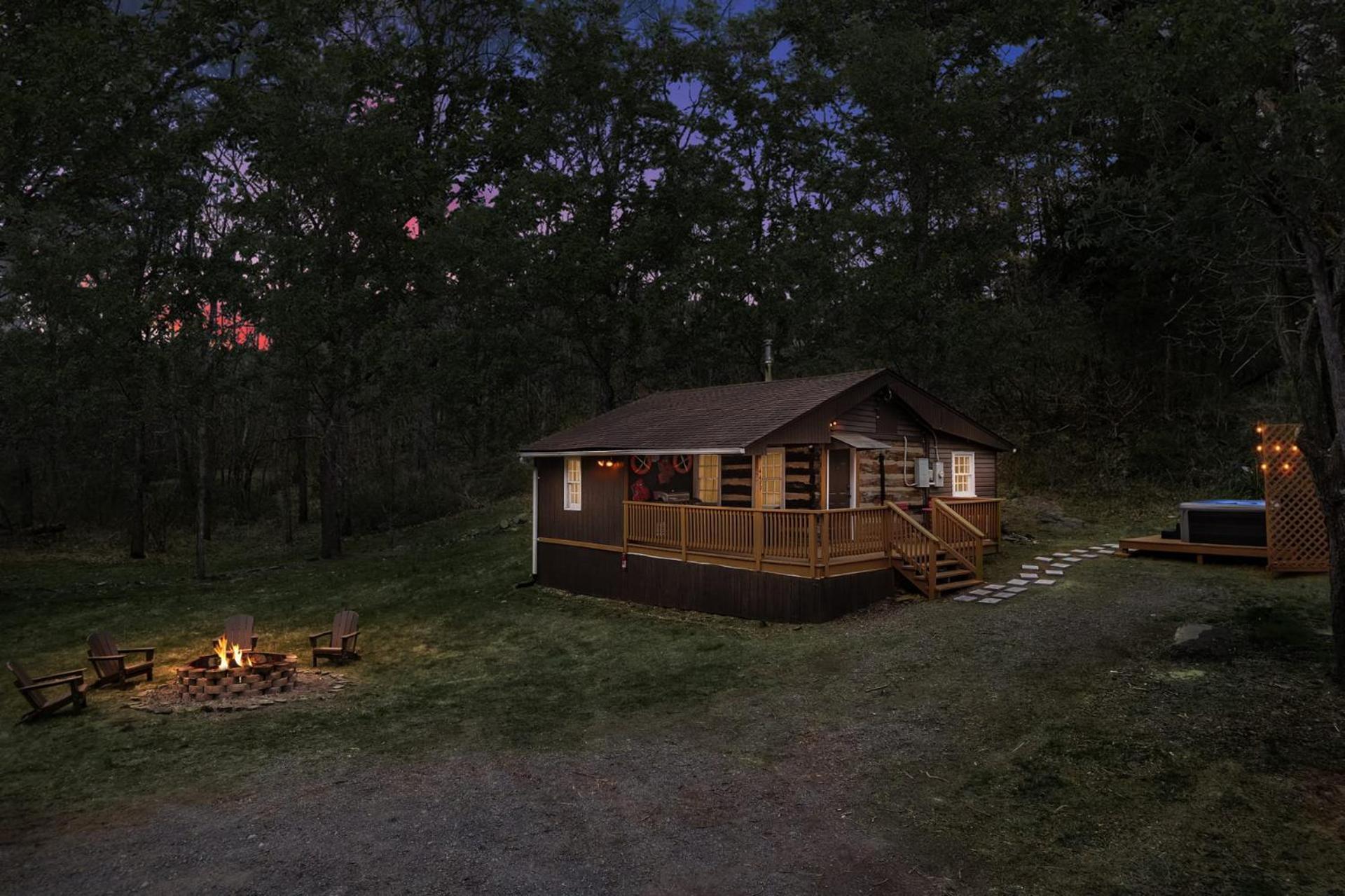 Creekside Cabin W Hot Tub, Fire Pit, Grill, Wifi! 베시 외부 사진