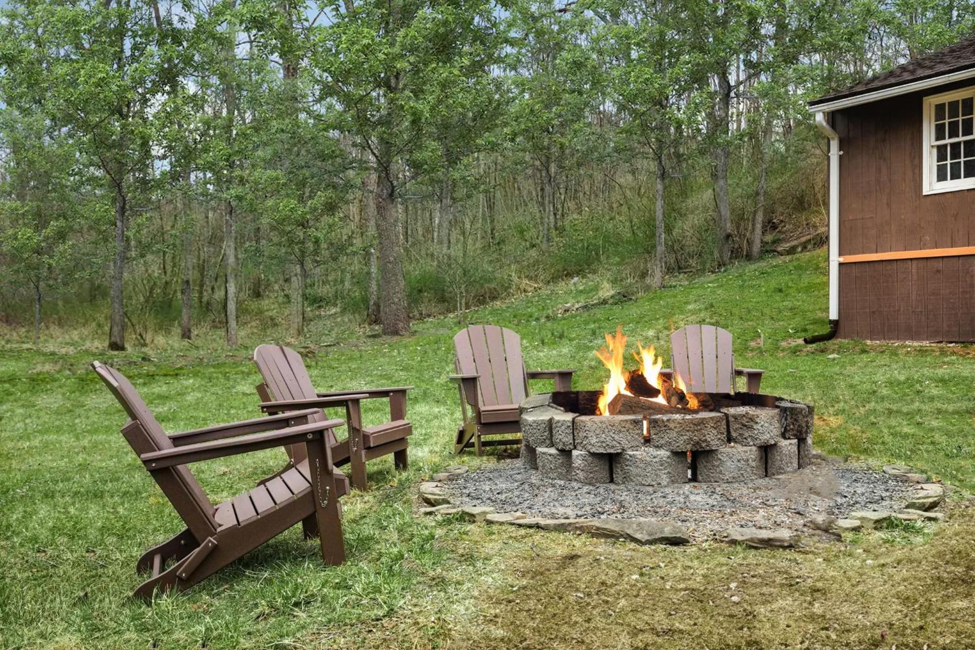 Creekside Cabin W Hot Tub, Fire Pit, Grill, Wifi! 베시 외부 사진